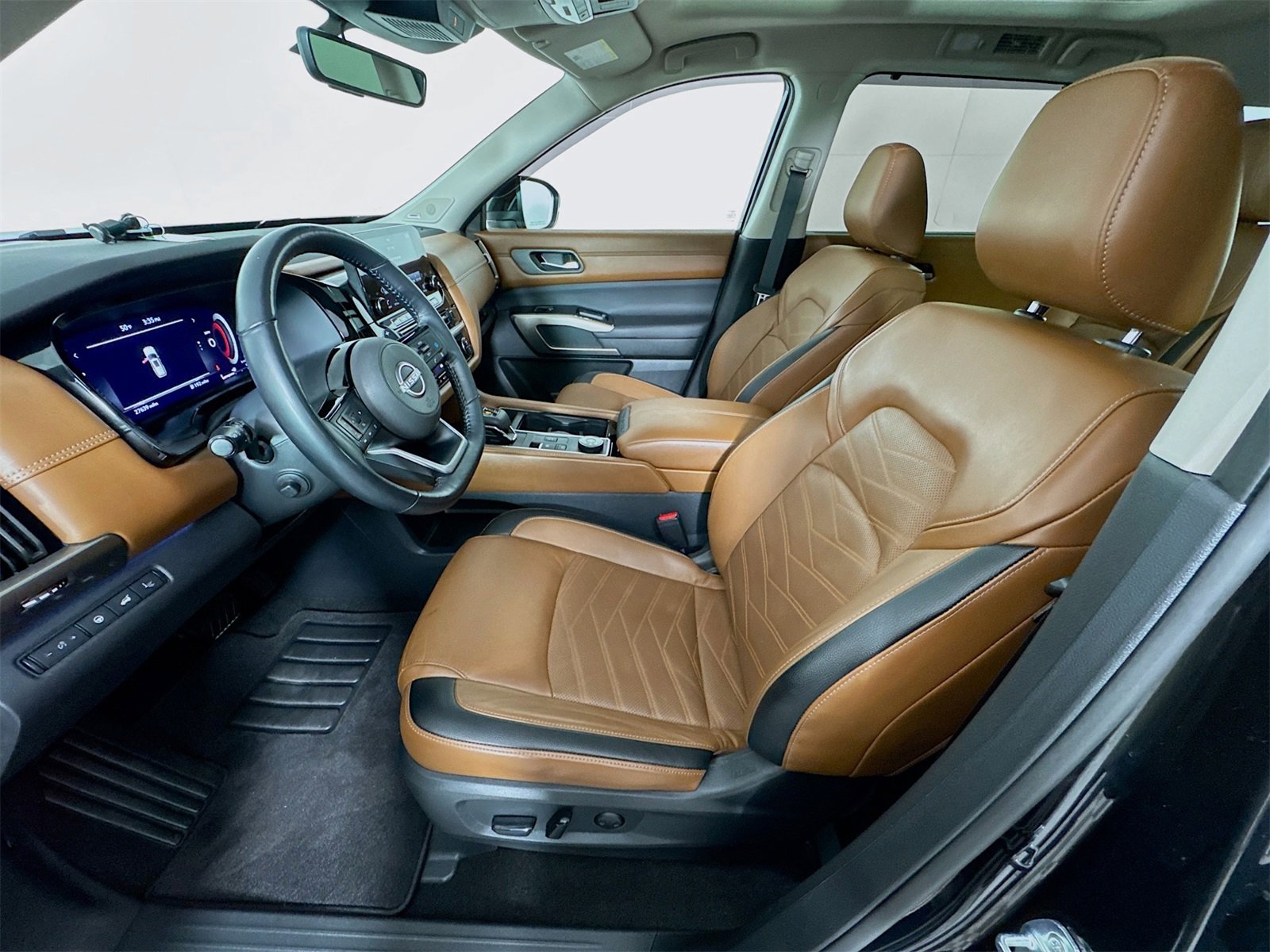 Used 2023 Nissan Pathfinder Platinum image 18