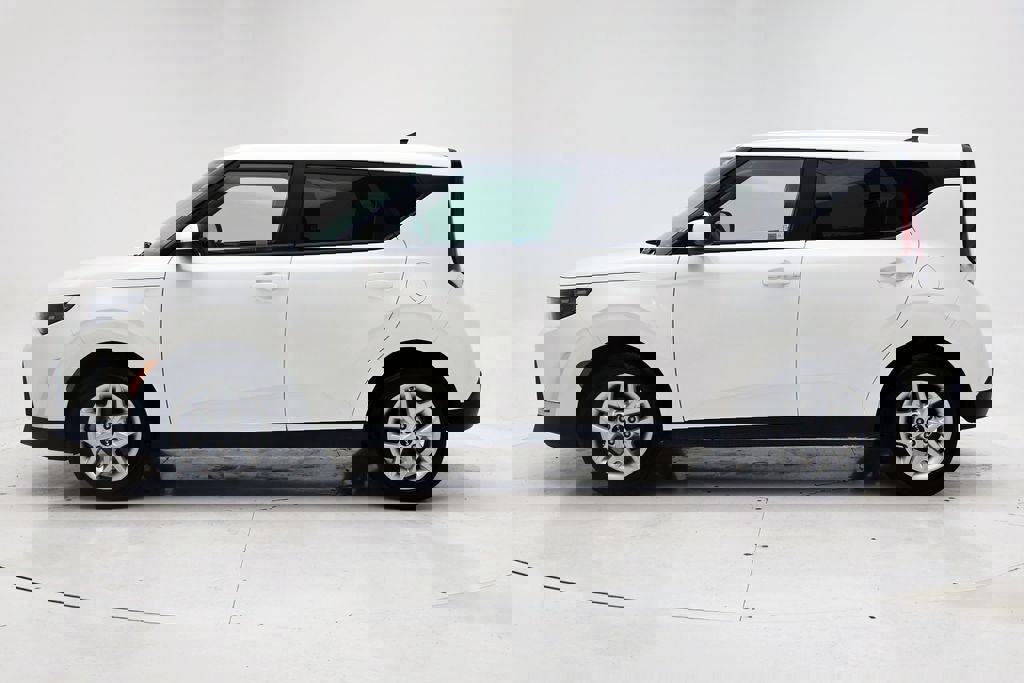 Used 2023 Kia Soul LX w/ Option Group 015 image 5