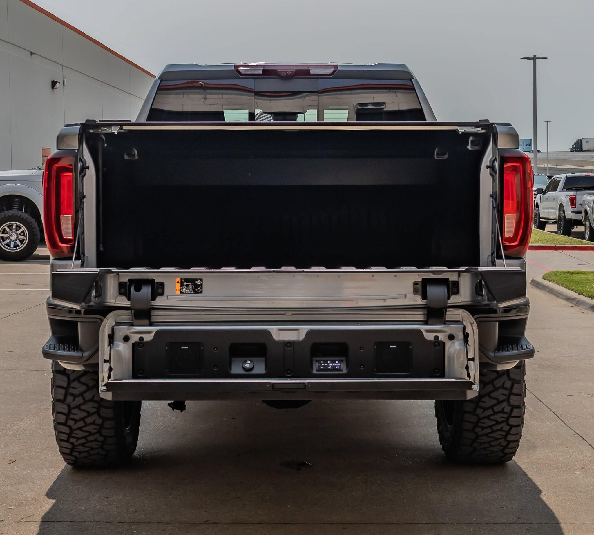 Used 2023 GMC Sierra 1500 AT4X AWD/4WD image 9