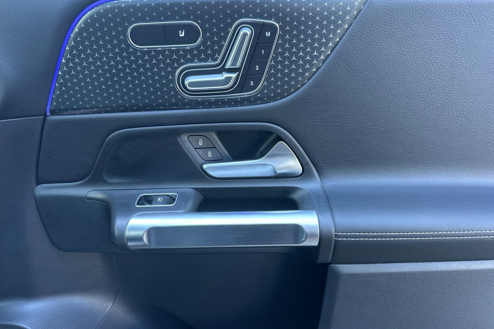 Used 2025 Mercedes-Benz GLB 250 250 image 22