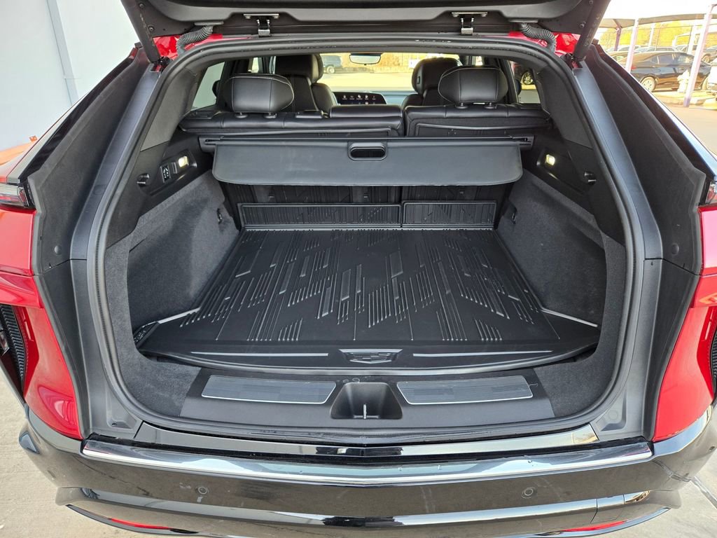 Certified 2025 Cadillac Lyriq Luxury w/ LPO, Floor Liner Package image 30