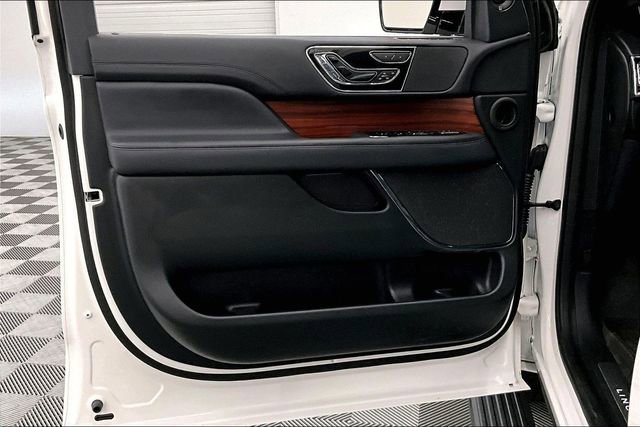 Used 2024 Lincoln Navigator Reserve w/ Monochromatic Package image 20