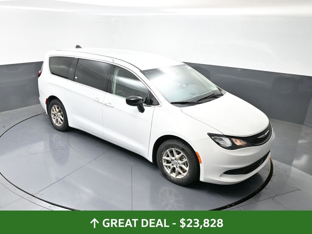 Used 2024 Chrysler Voyager LX image 17