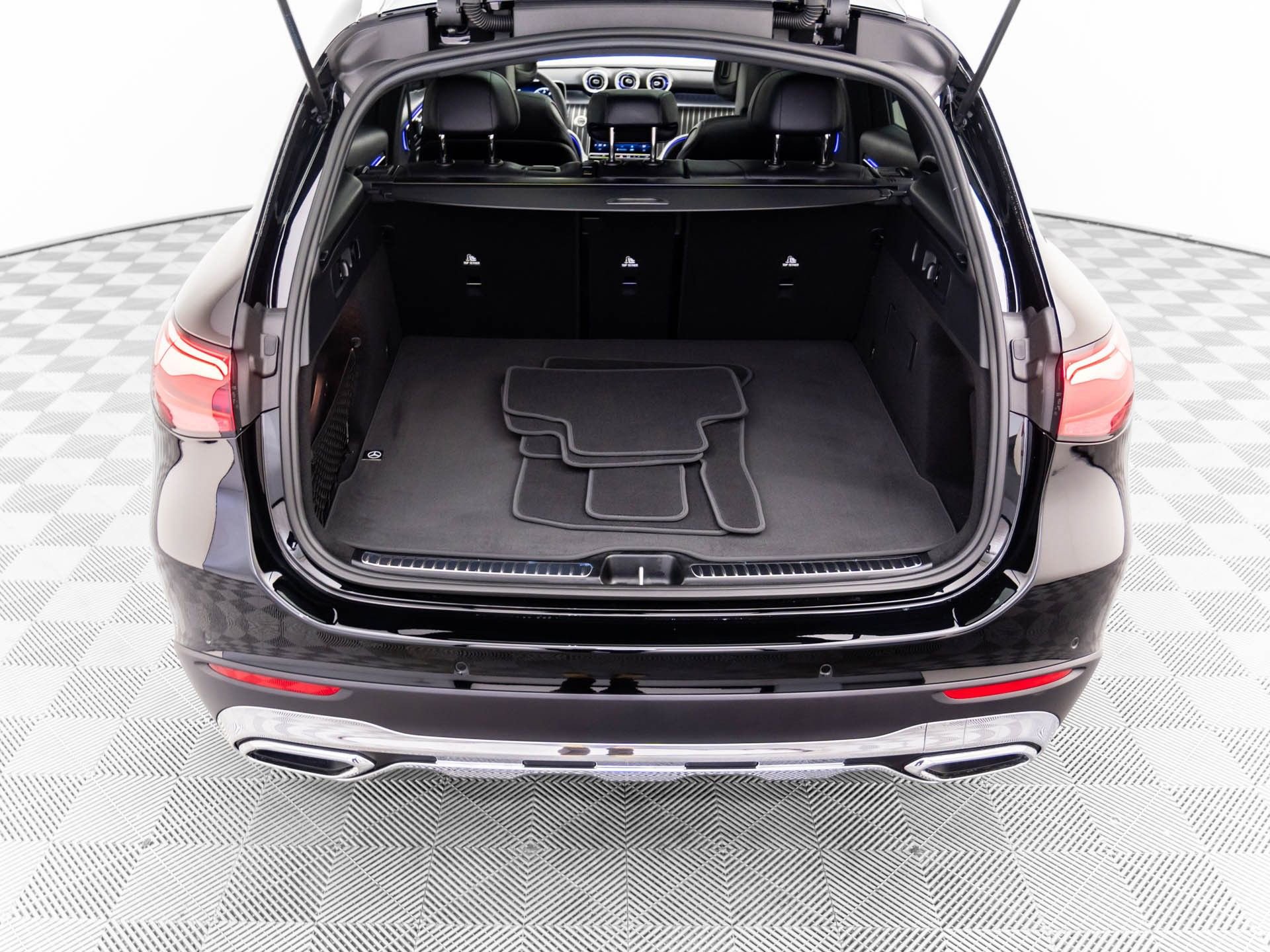 Used 2025 Mercedes-Benz GLC 300 4MATIC image 9