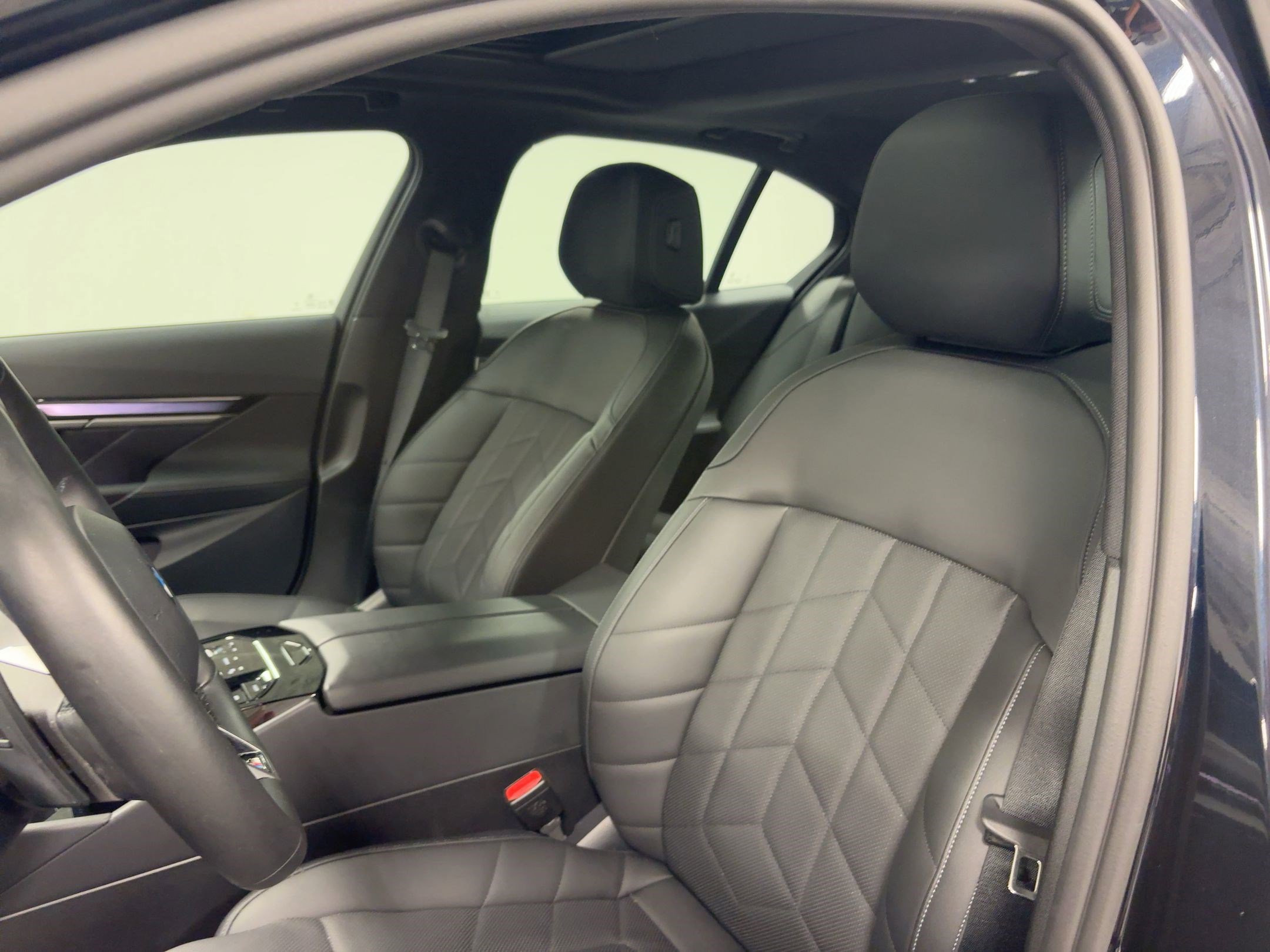 Certified 2025 BMW i5 xDrive40 w/ M Sport Package image 5