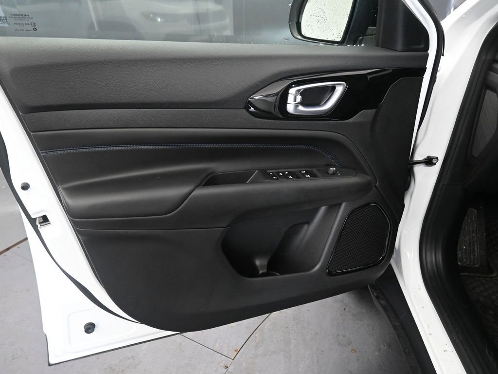 New 2026 Jeep Compass Latitude image 12