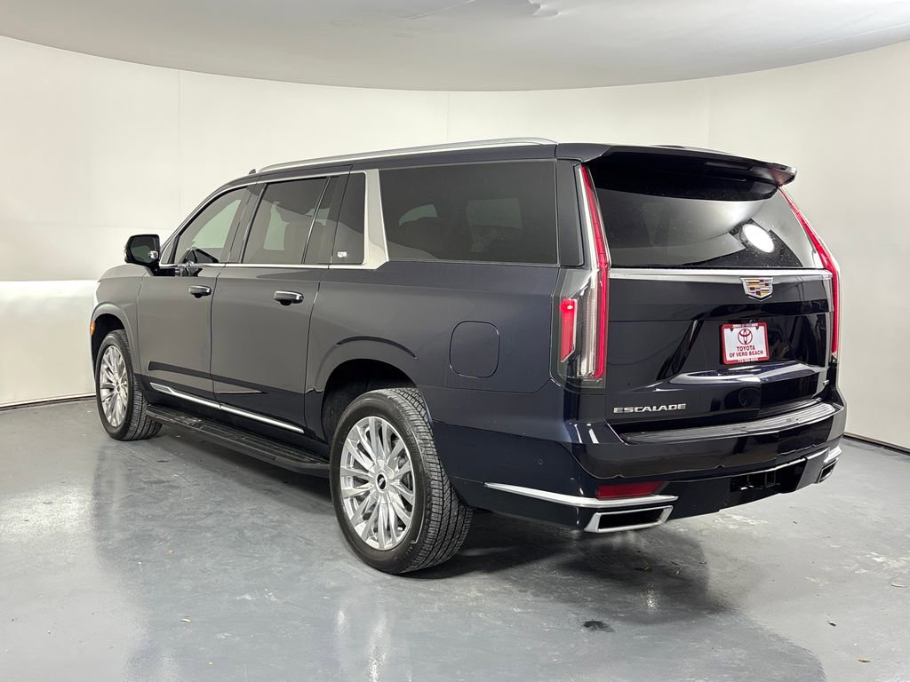 Used 2023 Cadillac Escalade ESV Premium Luxury image 5