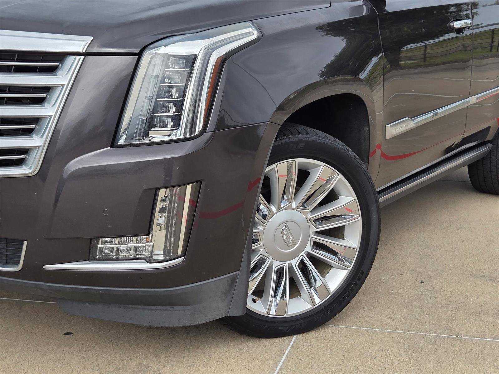 Used 2016 Cadillac Escalade Platinum AWD/4WD image 7