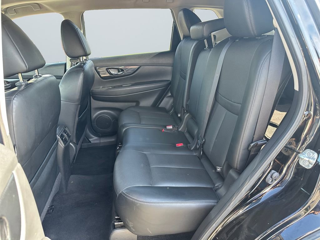 Used 2017 Nissan Rogue SL w/ SL Premium Package image 13