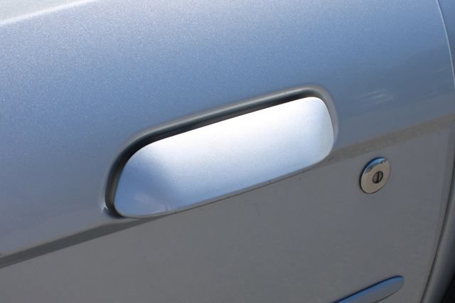 Used 2004 Ford Mustang Convertible RWD image 9