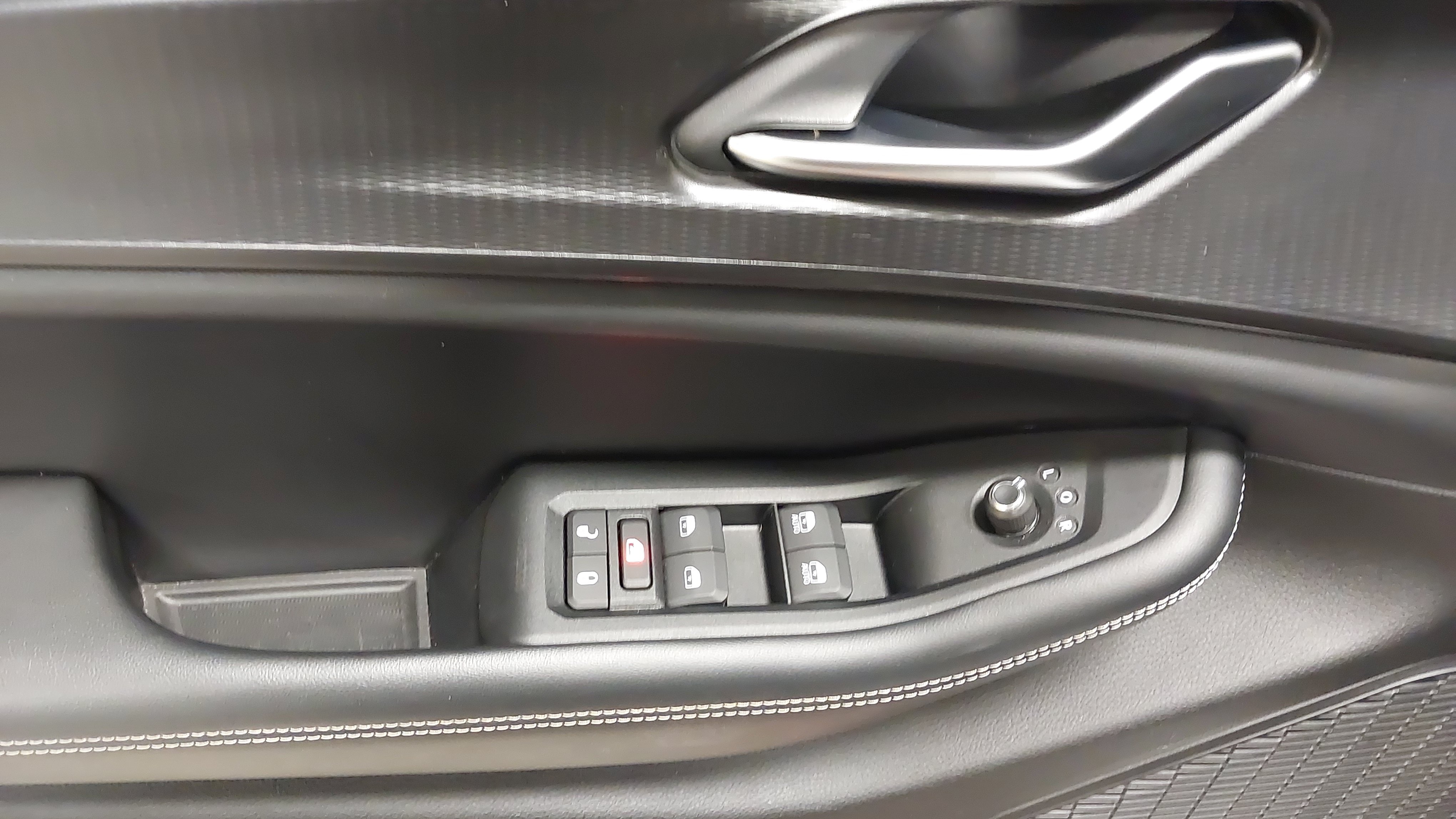 Used 2023 Jeep Grand Cherokee Altitude AWD/4WD image 25