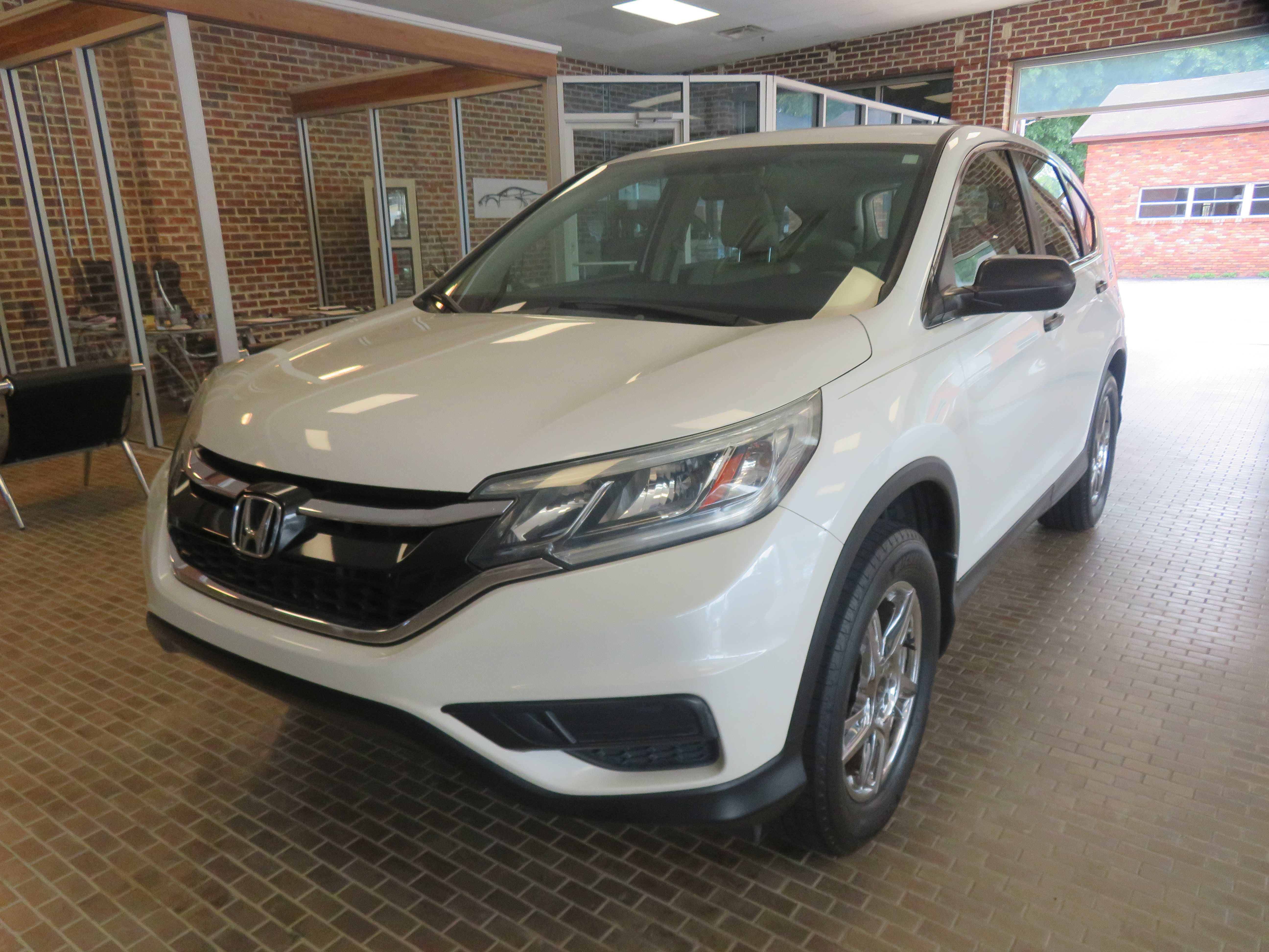 Used 2015 Honda CR-V LX image 2