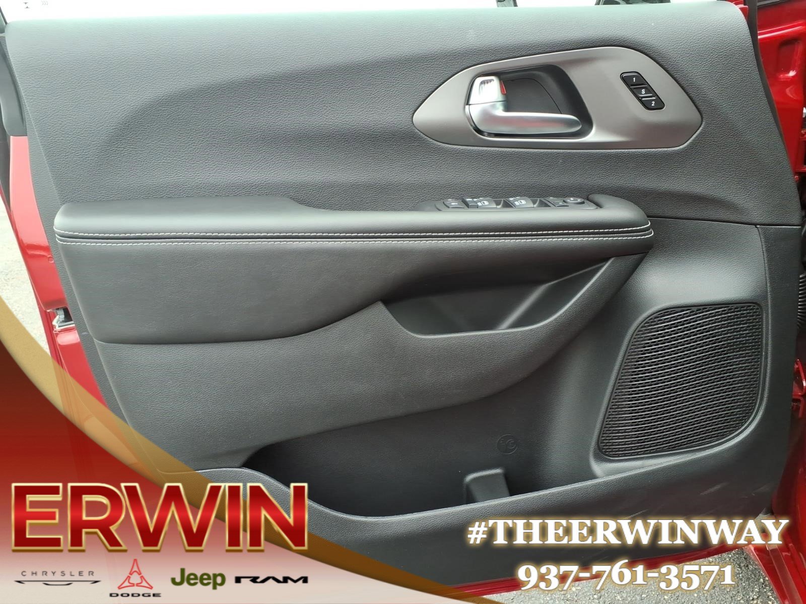 New 2027 Chrysler Pacifica Select FWD image 8