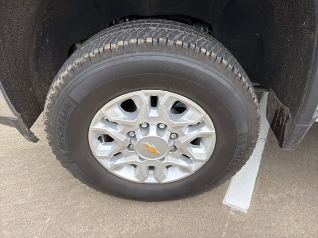 Used 2022 Chevrolet Silverado 2500 LTZ w/ LTZ Convenience Package AWD/4WD image 3