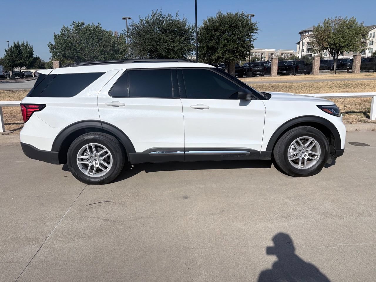 Used 2025 Ford Explorer Active RWD image 3