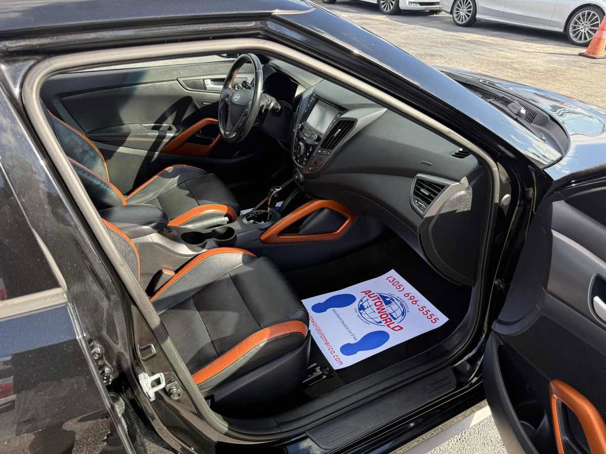 Used 2016 Hyundai Veloster Turbo w/ Option Group 04 FWD image 12