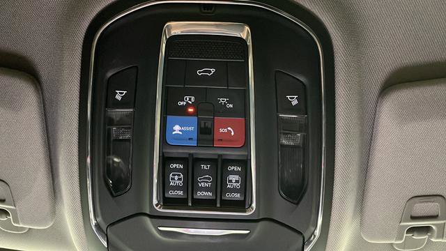 Used 2023 Jeep Grand Cherokee L Limited w/ Luxury Tech Group II AWD/4WD image 35