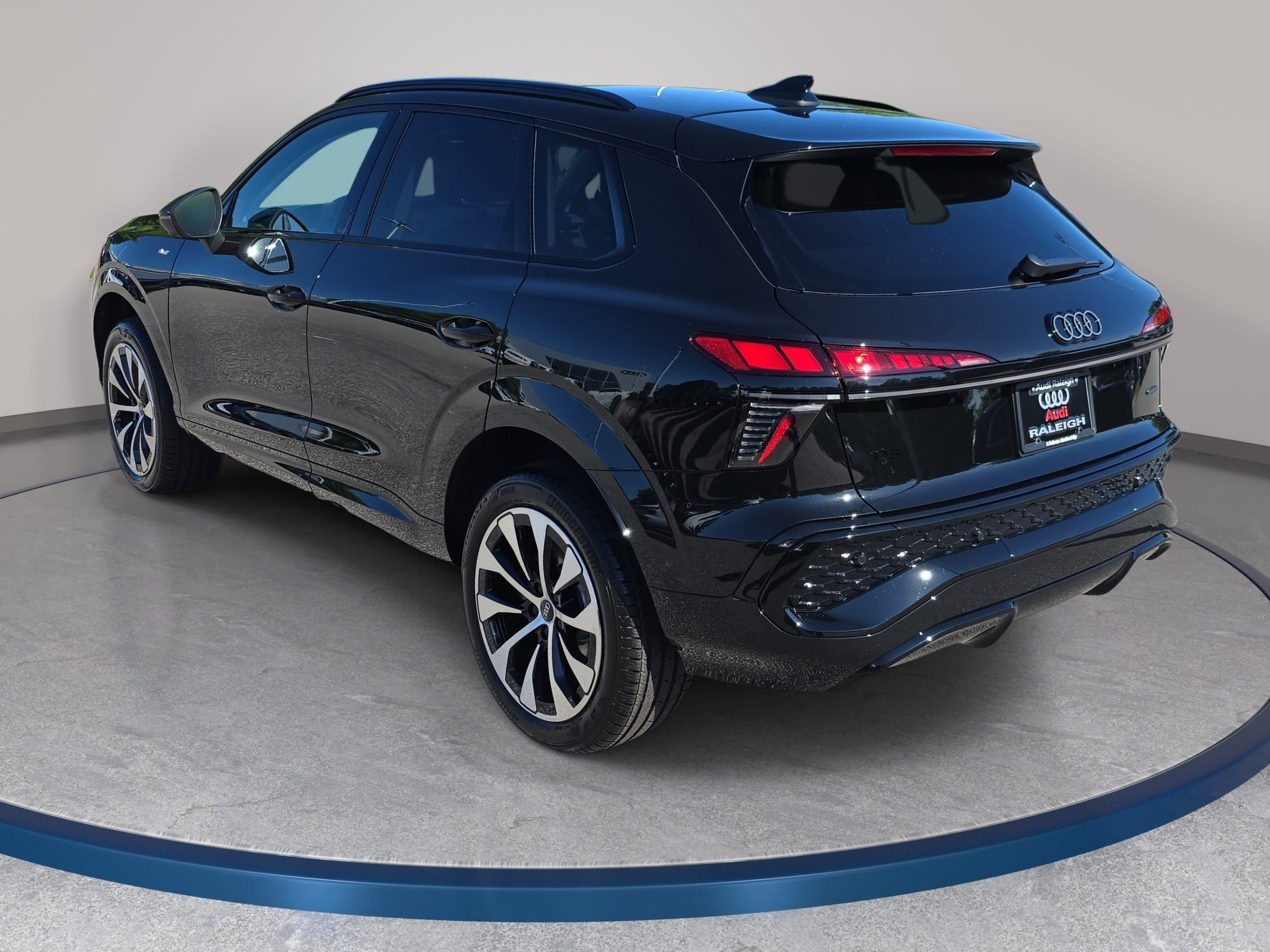New 2026 Audi Q3 quattro 2.0T AWD/4WD image 8