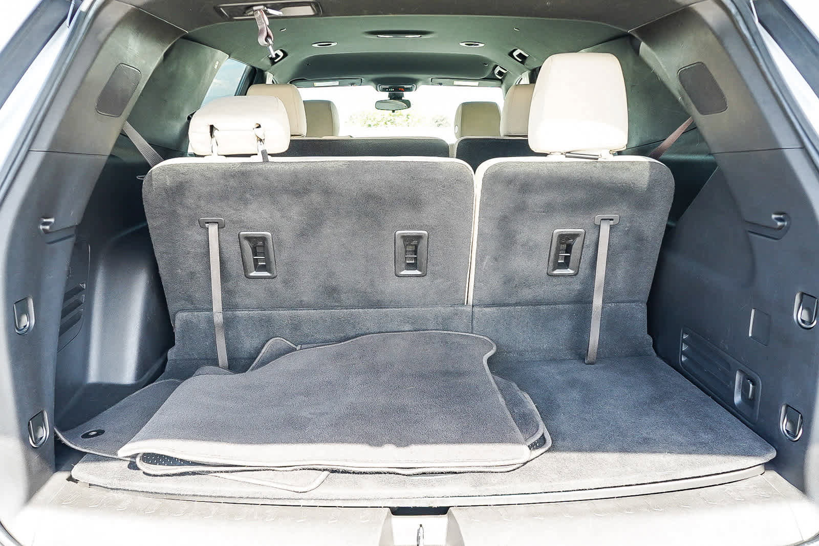 Used 2022 Chevrolet Traverse LS w/ Midnight/Sport Edition image 29