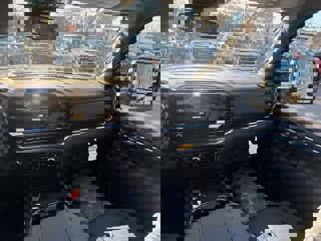 New 2026 GMC Sierra 2500 SLT w/ SLT Convenience Package image 15