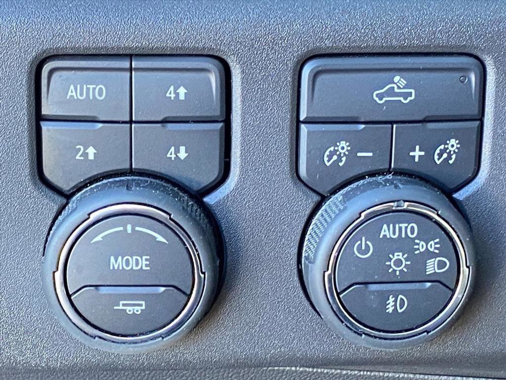 Used 2025 Chevrolet Silverado 1500 LT Trail Boss w/ Convenience Package II image 18