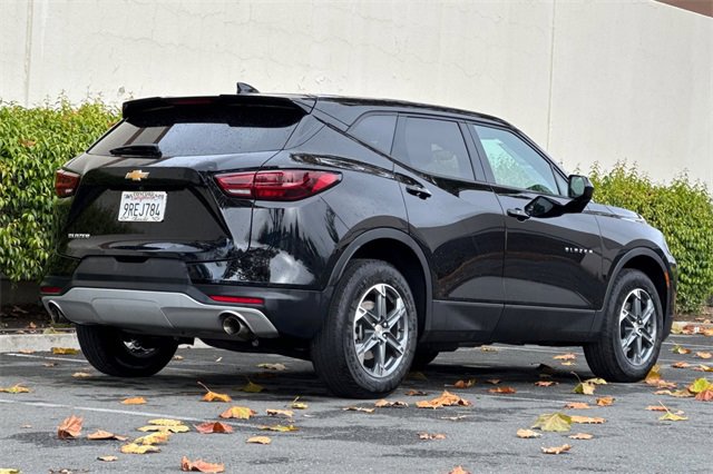 Used 2025 Chevrolet Blazer LT image 4
