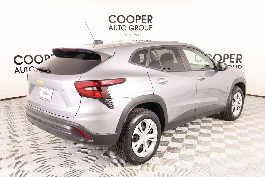 Used 2024 Chevrolet Trax LS w/ Driver Confidence Package image 19