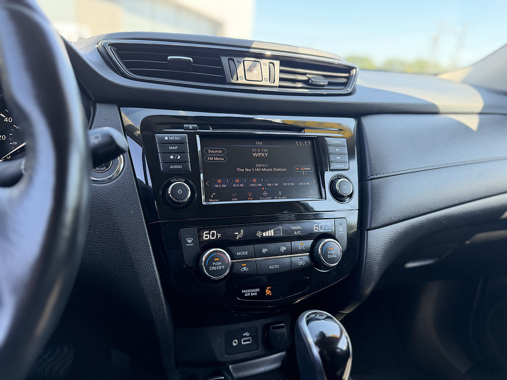 Used 2019 Nissan Rogue SV w/ Premium Package AWD/4WD image 16