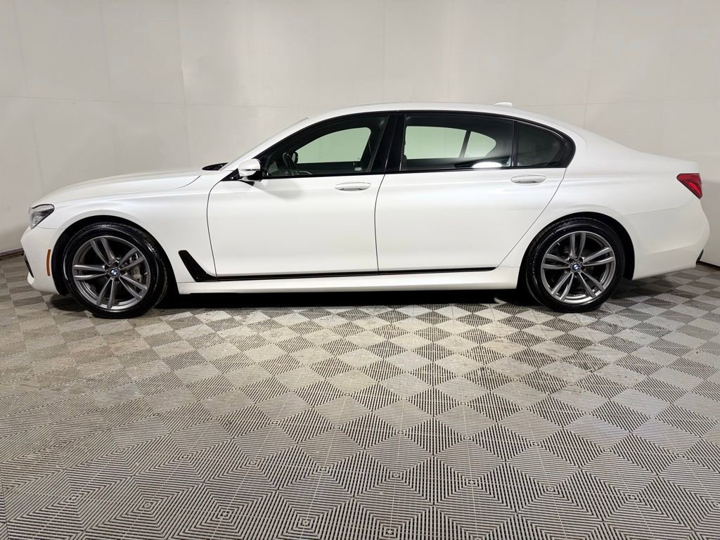 Used 2018 BMW 750i xDrive AWD/4WD image 3