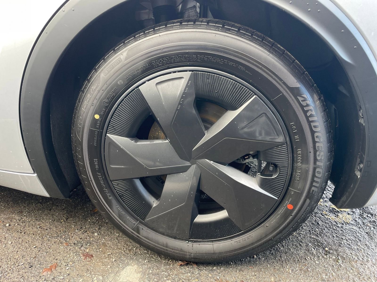 Used 2025 Toyota Prius LE image 30