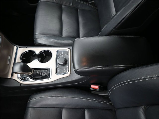Used 2017 Jeep Grand Cherokee Limited image 32
