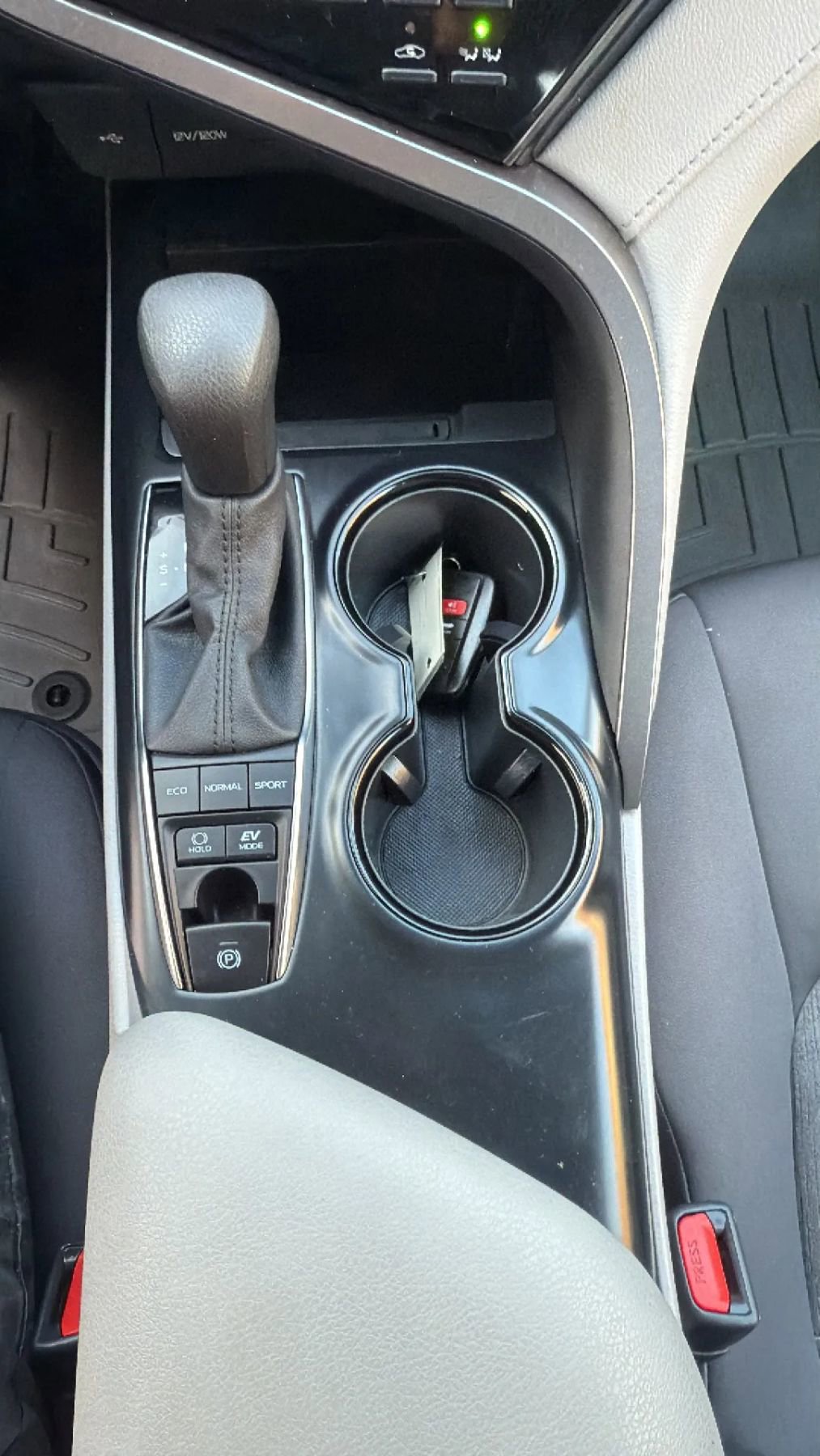 Used 2020 Toyota Camry LE image 20