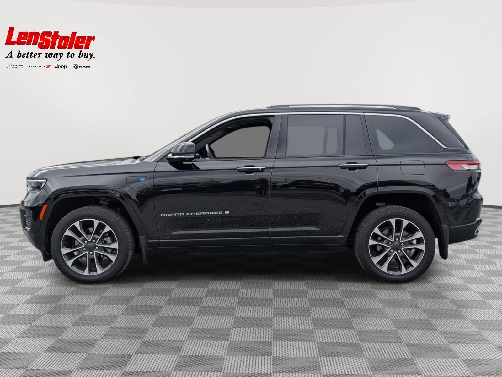 Used 2023 Jeep Grand Cherokee Overland w/ Advanced Protech Group III image 2