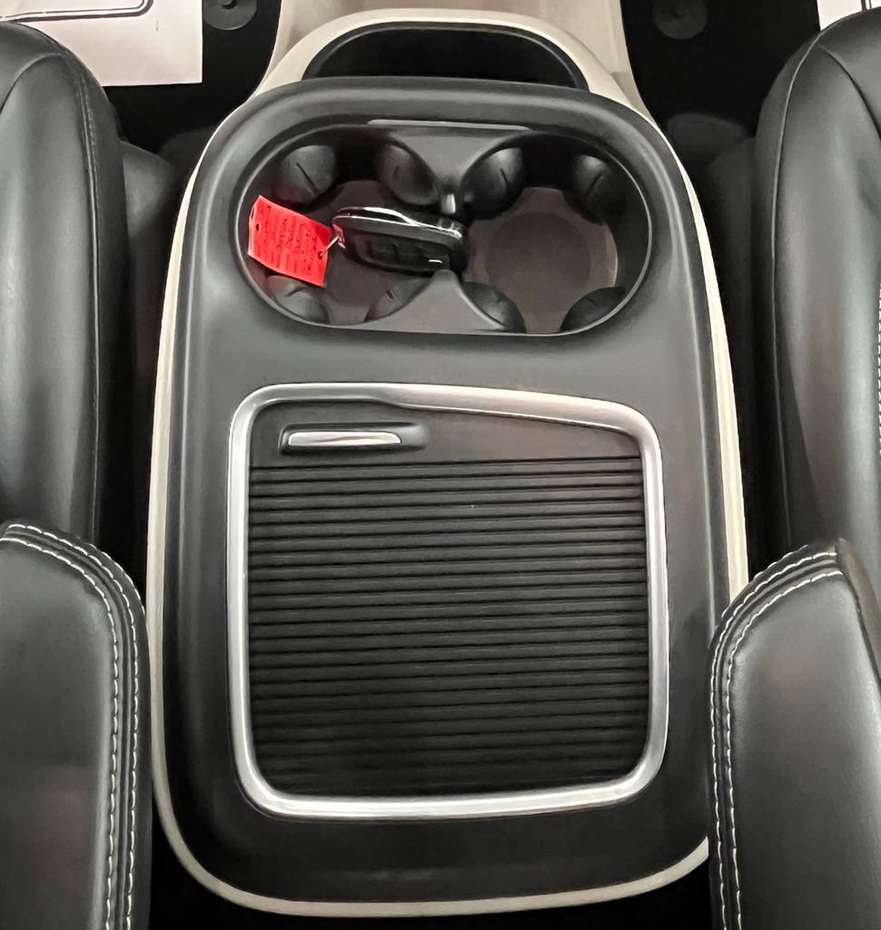 Used 2023 Chrysler Pacifica Touring-L AWD/4WD image 41