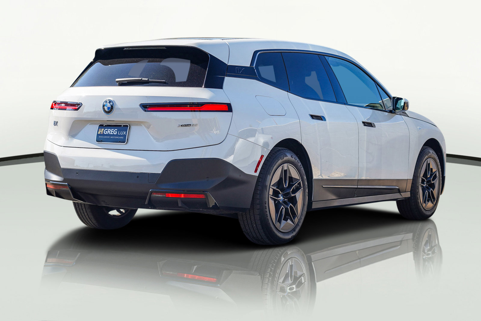 Used 2025 BMW iX xDrive50 image 9