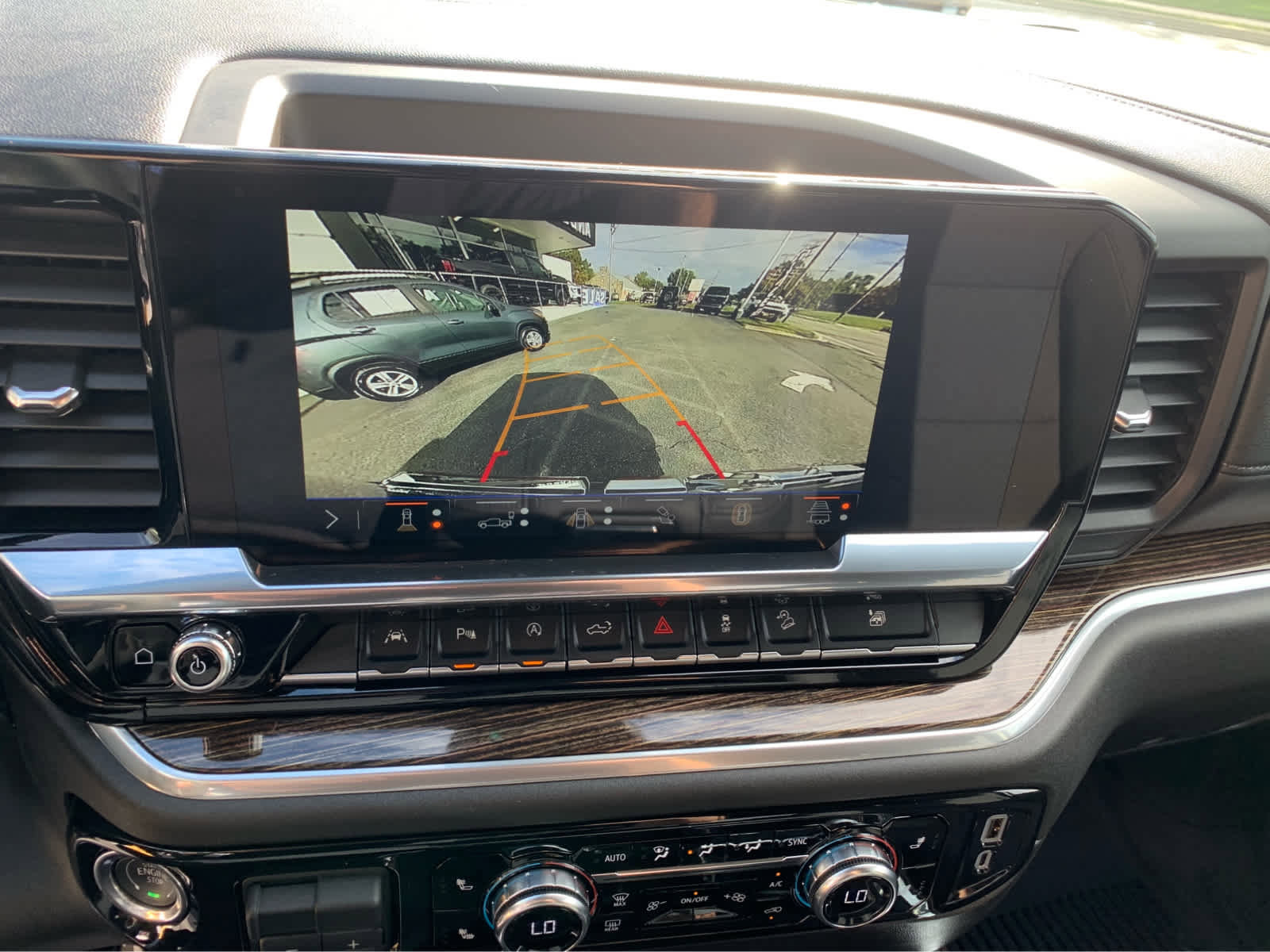 Used 2025 GMC Sierra 1500 Elevation w/ Preferred Package image 17