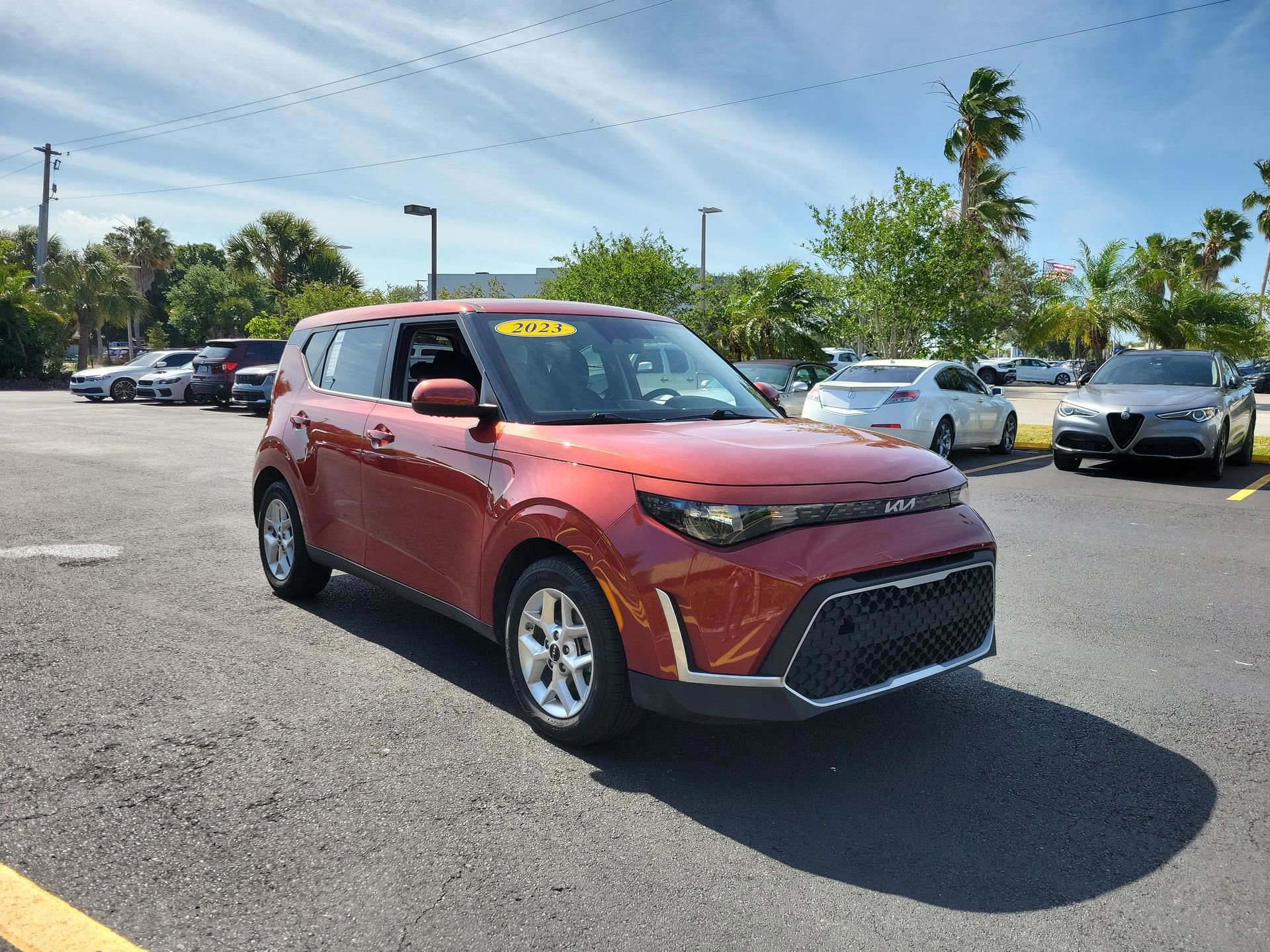 Used 2023 Kia Soul LX w/ LX Technology Package FWD image 2
