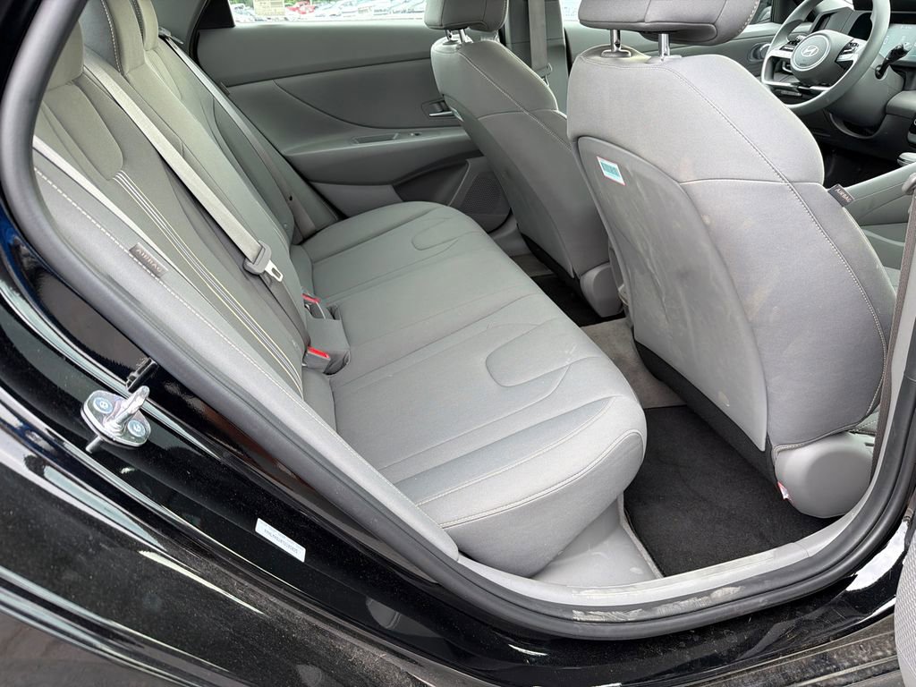Used 2026 Hyundai Elantra Hybrid FWD image 15