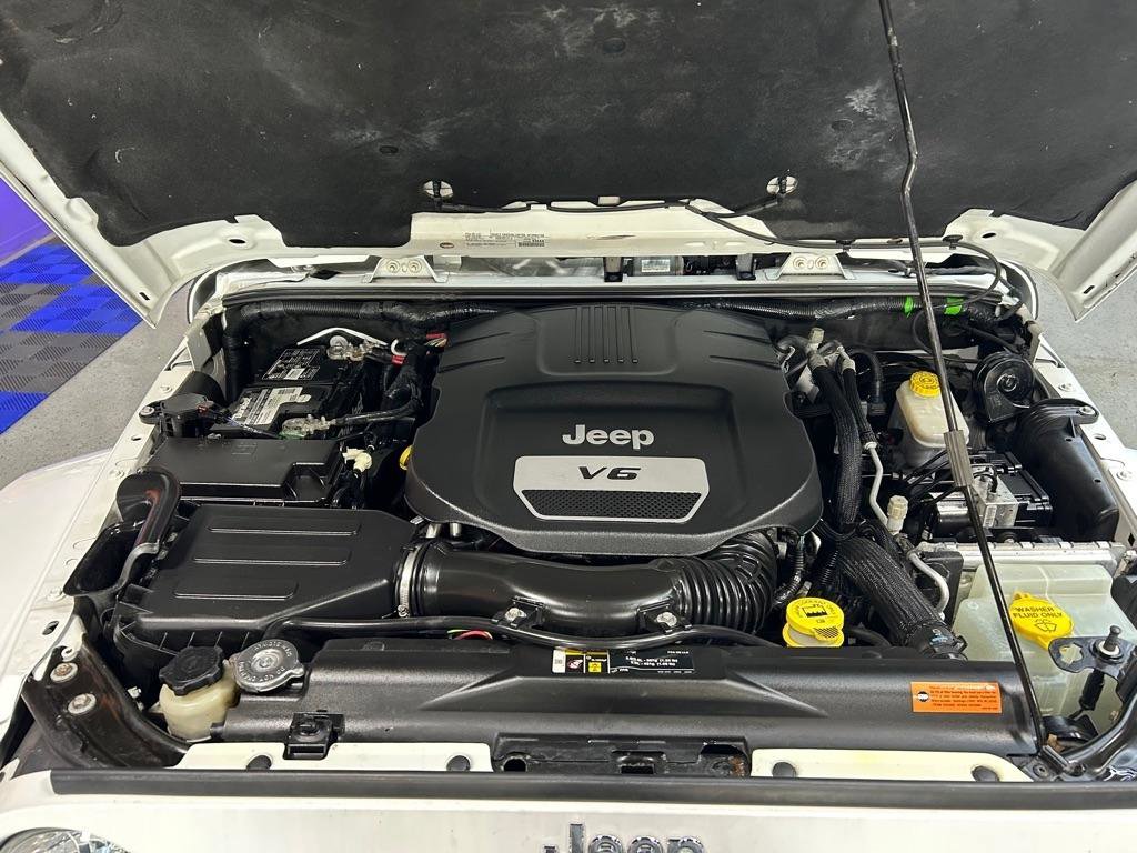 Used 2017 Jeep Wrangler Unlimited Sahara w/ Connectivity Group image 21