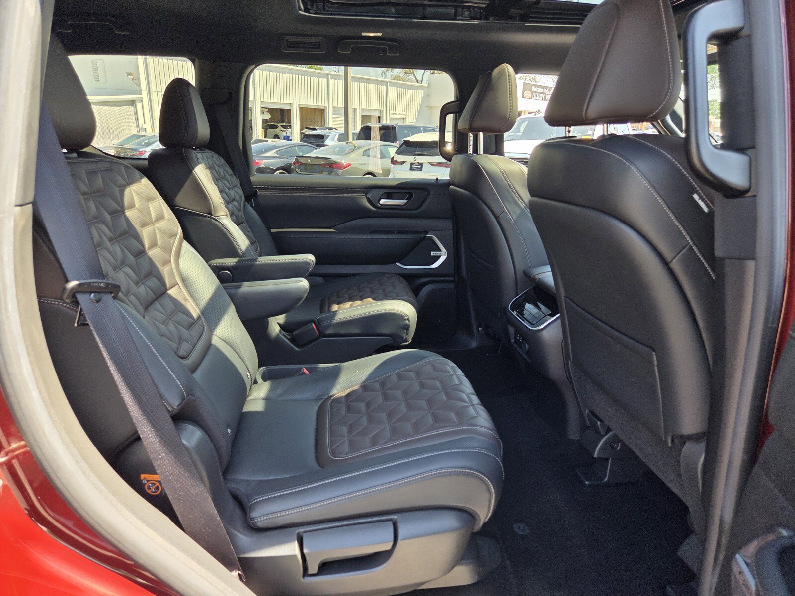 Used 2025 Nissan Armada Platinum image 17