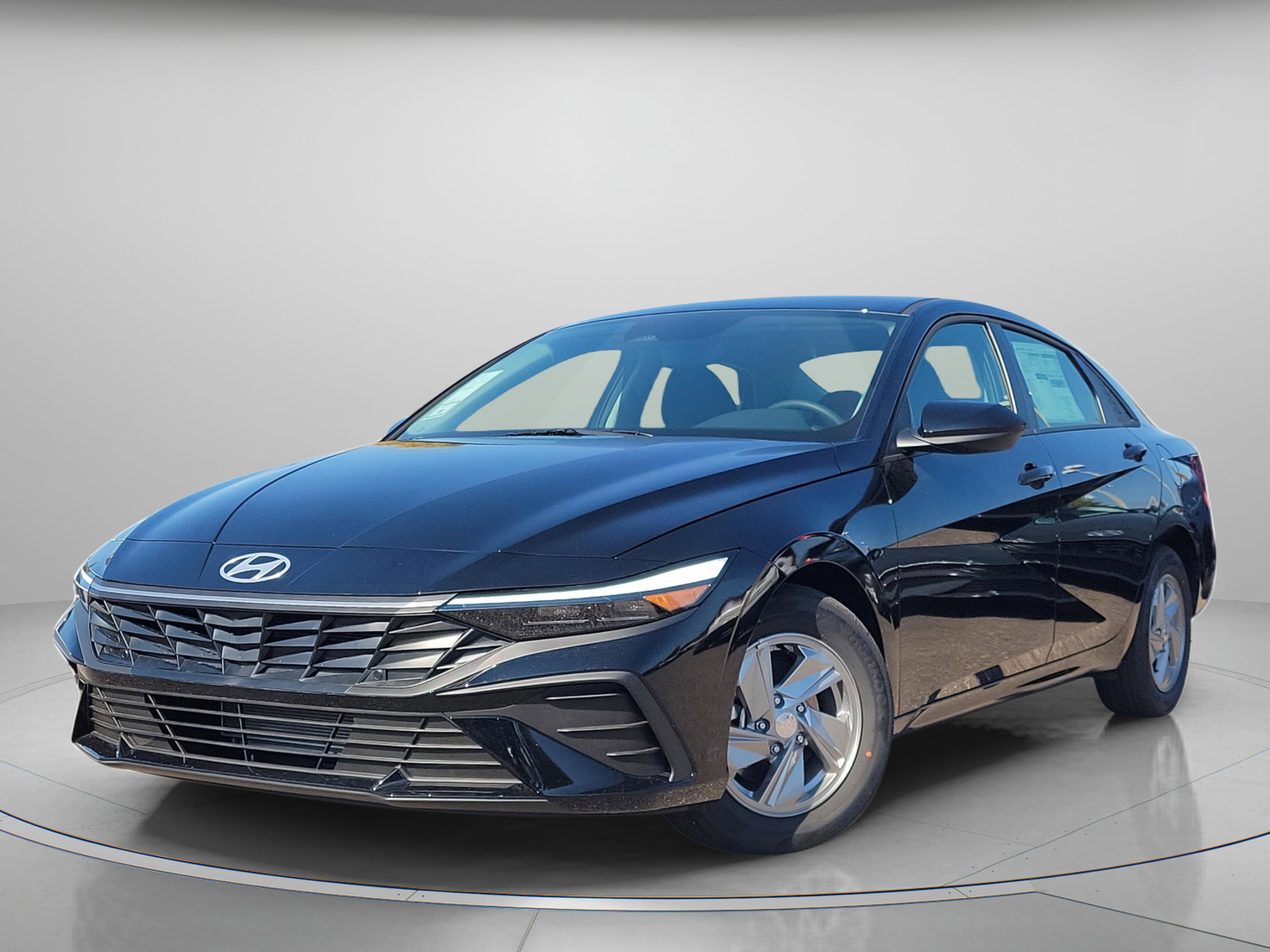 New 2026 Hyundai Elantra SE image 2
