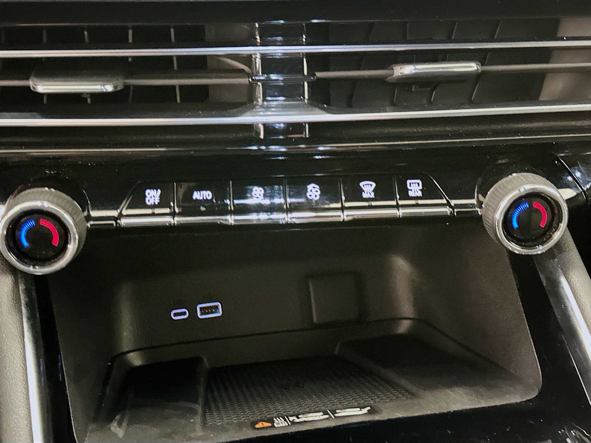 Used 2025 Chevrolet Traverse LT image 24