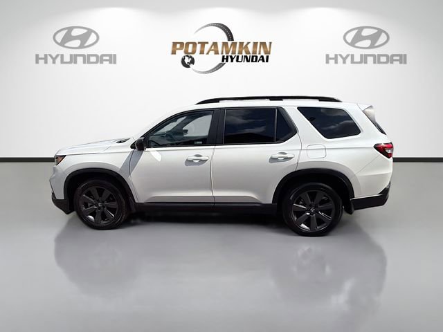 Used 2023 Honda Pilot Sport image 8