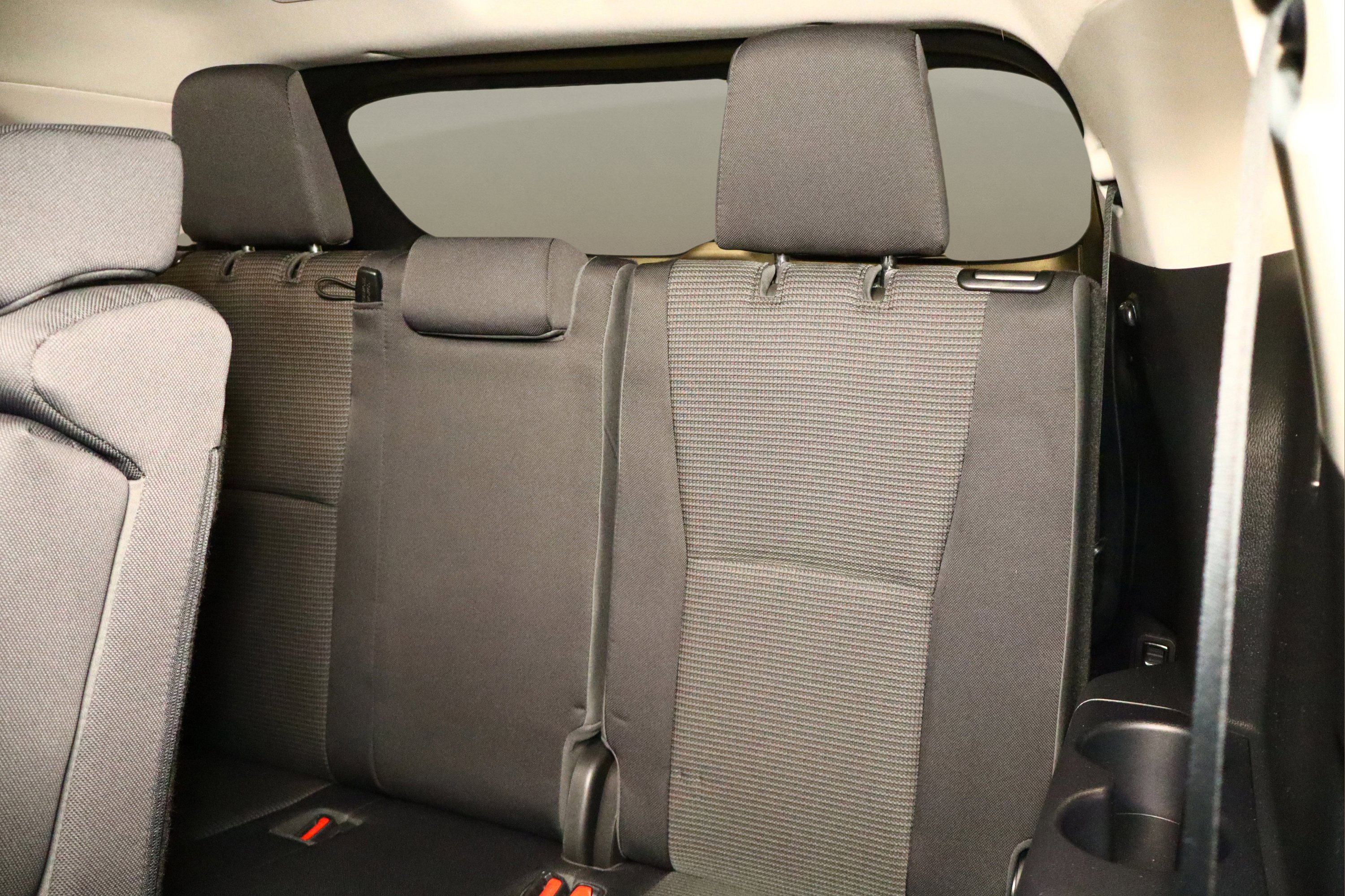 Used 2020 Toyota Highlander LE image 17