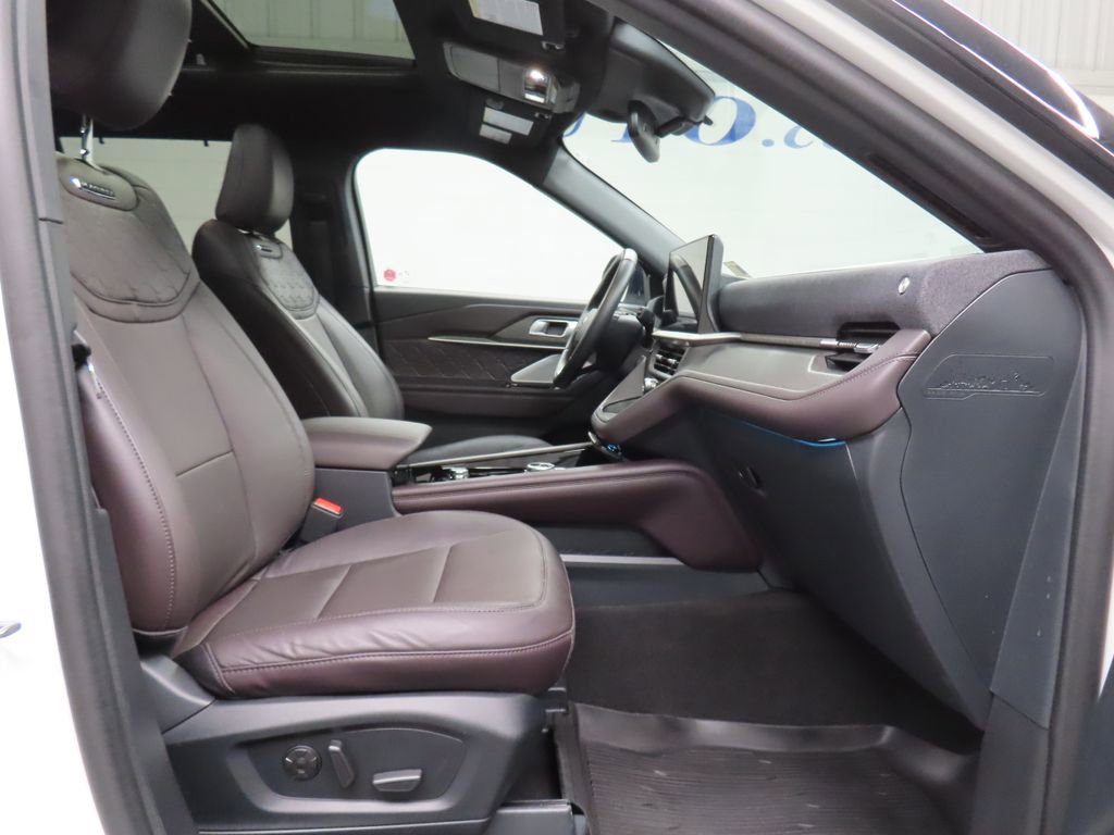 Used 2025 Ford Explorer Platinum w/ Ultimate Package image 34