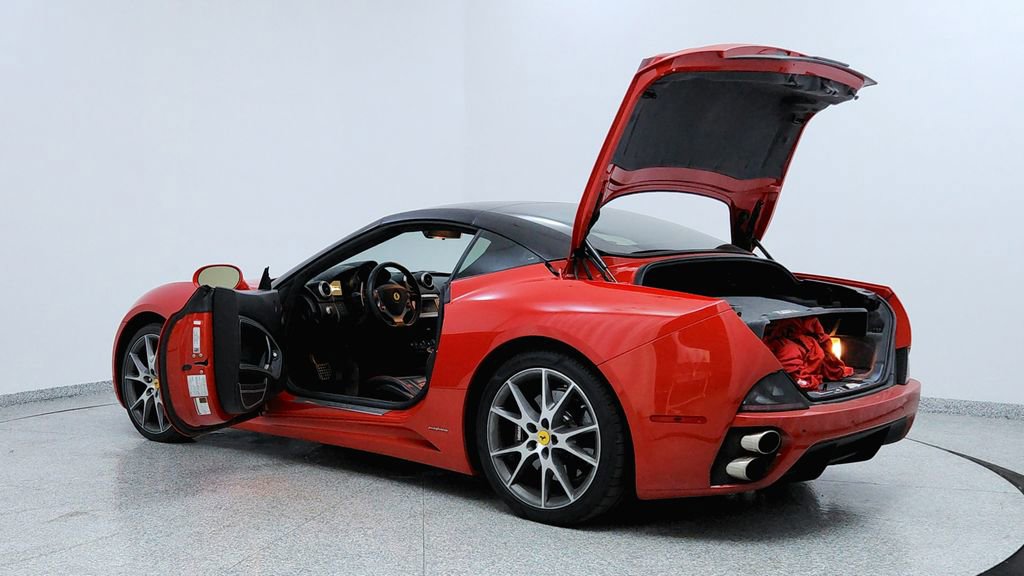 Used 2014 Ferrari California image 10
