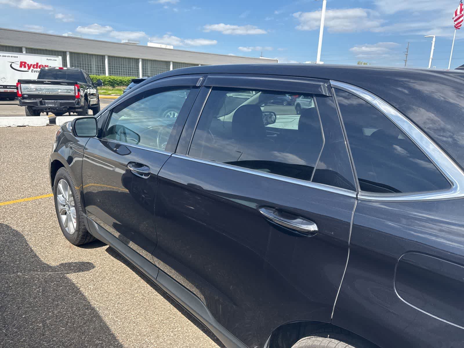 Used 2022 Ford Edge Titanium AWD/4WD image 17