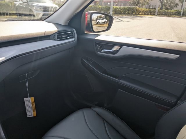 New 2025 Ford Escape SE w/ PHEV Premium Package FWD image 6