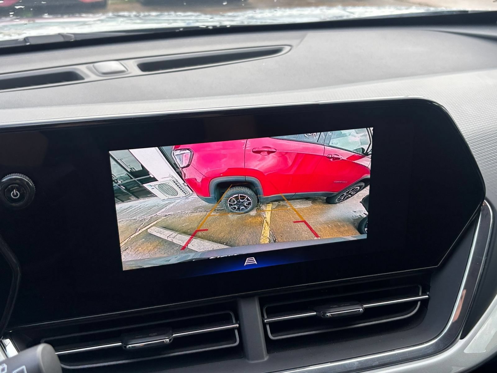 Used 2025 Chevrolet Trax LT FWD image 22