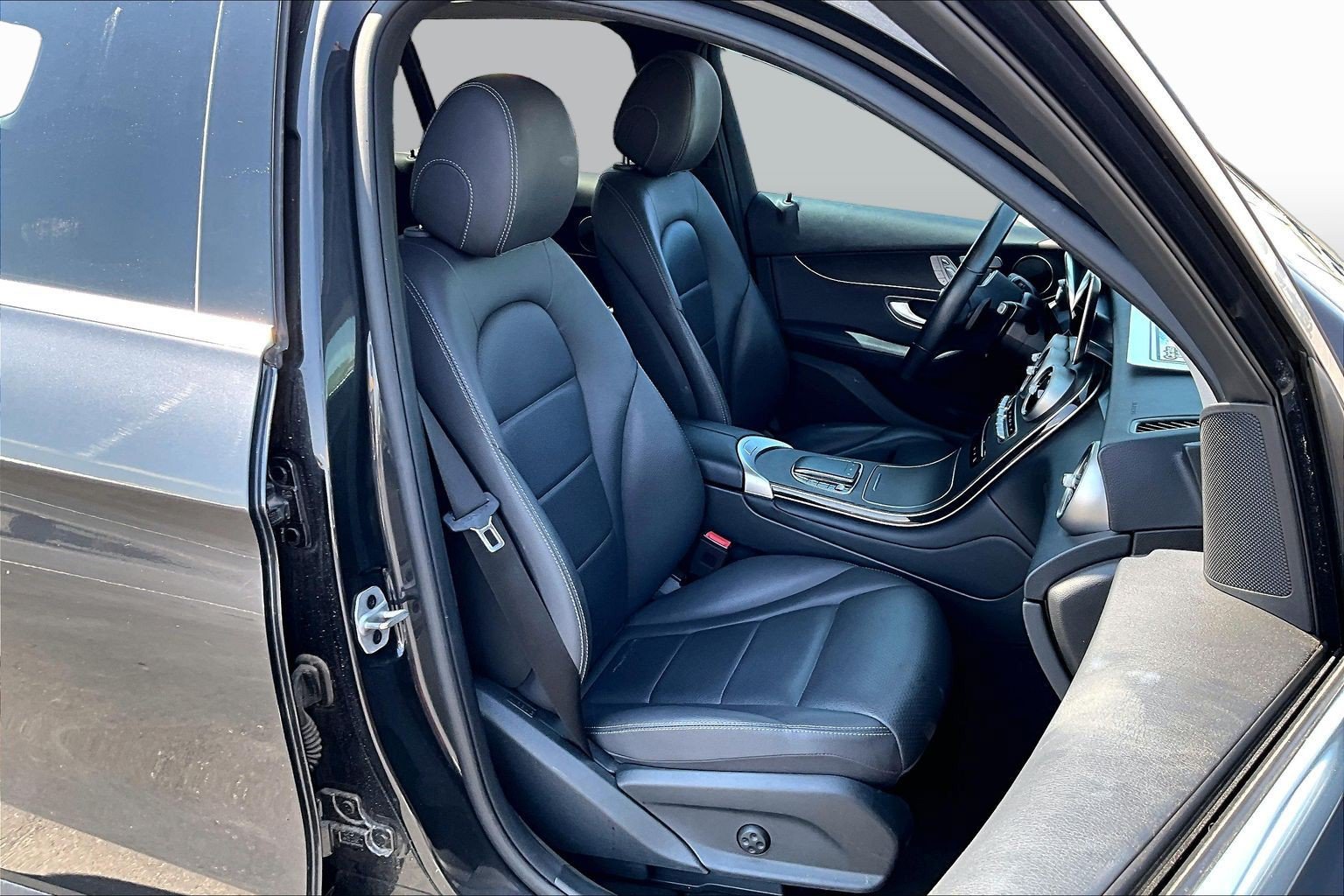 Used 2022 Mercedes-Benz GLC 300 image 5